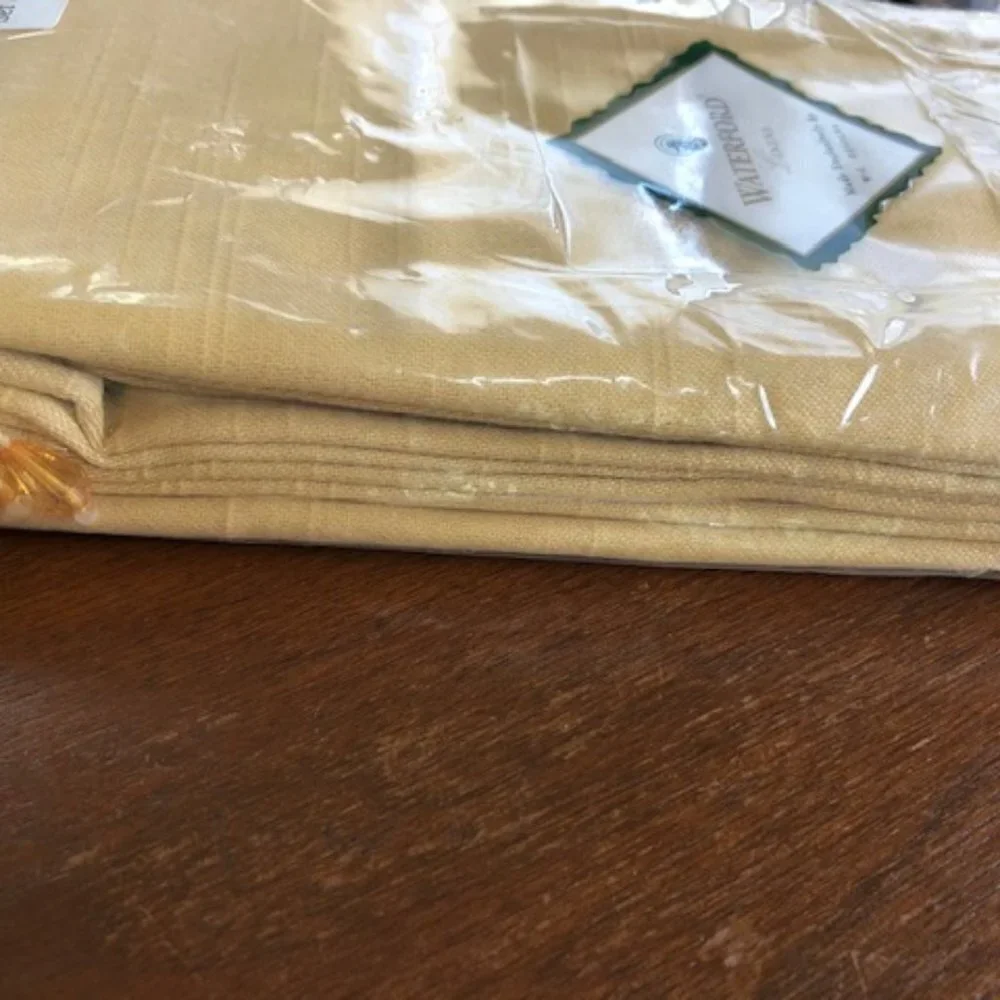 WATERFORD Linens Shanghai Gold Leaf Beaded Napkins 4